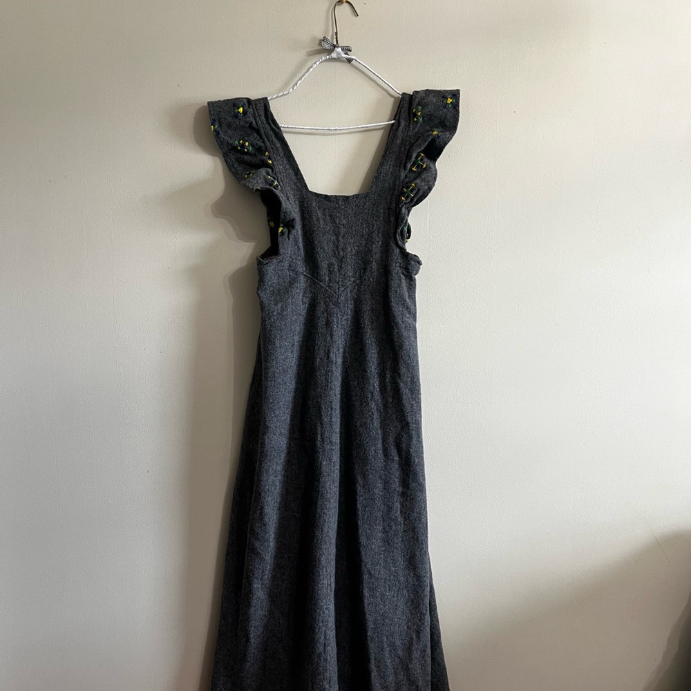 Gray Dress with Ruffled Sleeves and Yellow Embroidery